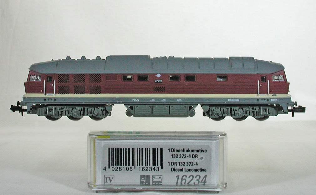 MINITRIX #12540 ＋#16234 ＤＤＲ（旧東ドイツ国鉄） ＢＲ１３２型 ディーゼル機関車　 ブラッドレッド　 （再整備品）