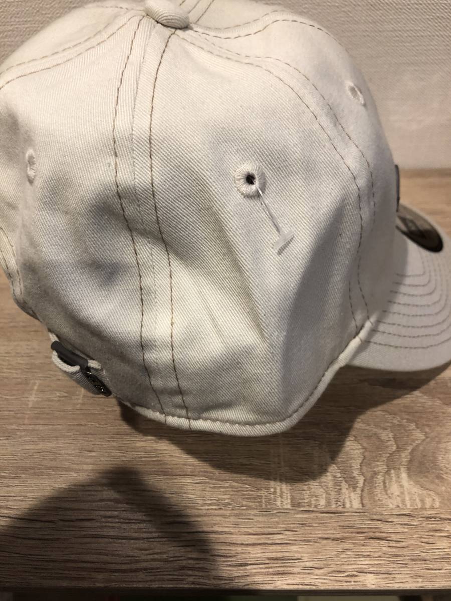 NEW ERA ニューエラ　メタルロゴ　白　クリーム色　キャップ　帽子　CASUAL CLASSIC フリーサイズ_画像3