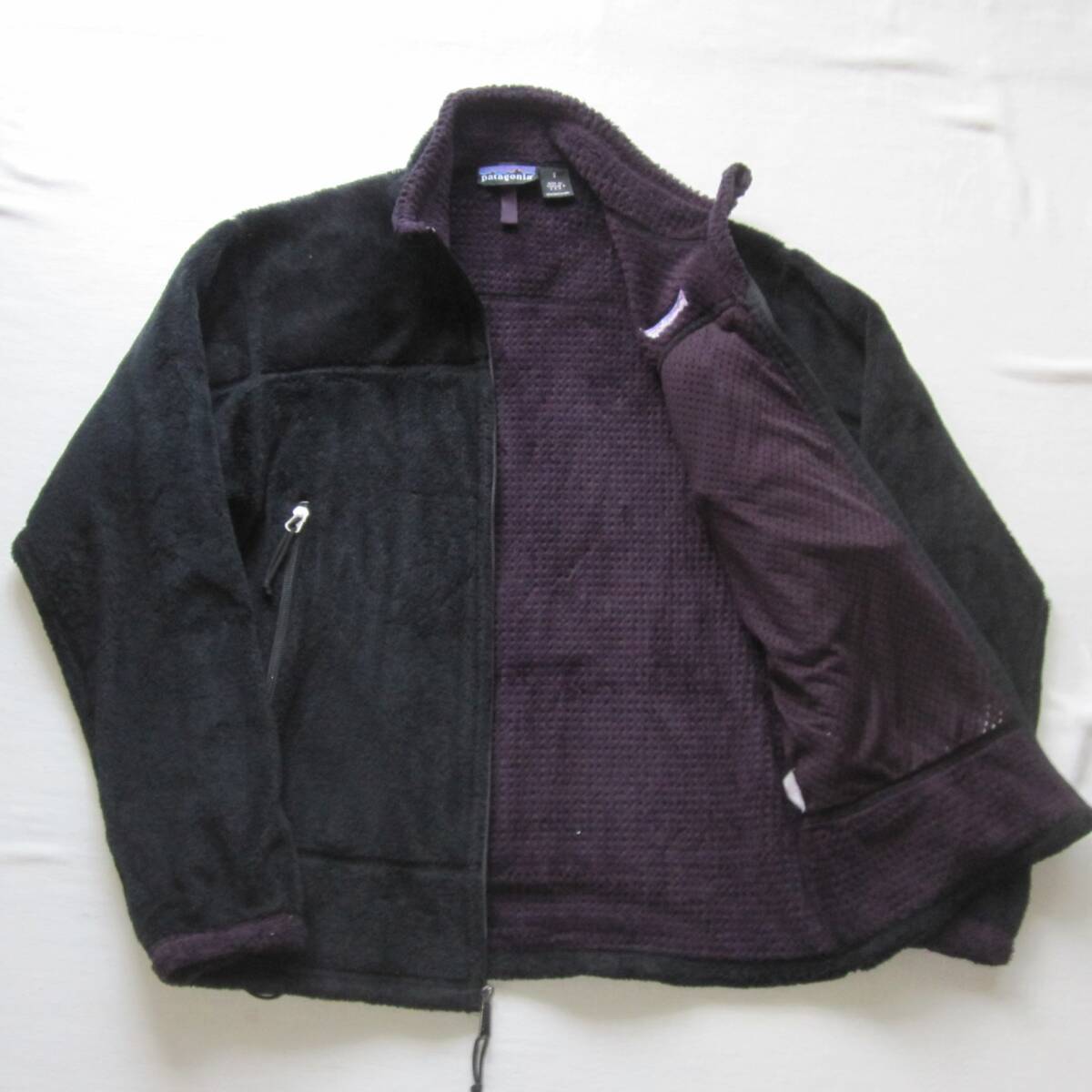☆ '01 パタゴニア R4 ジャケット (M) 黒×紫 / 刺繍タグ / USA製 ☆ '01 パタゴニア R4 ジャケット (M) 黒×紫 / 刺繍タグ / USA製
