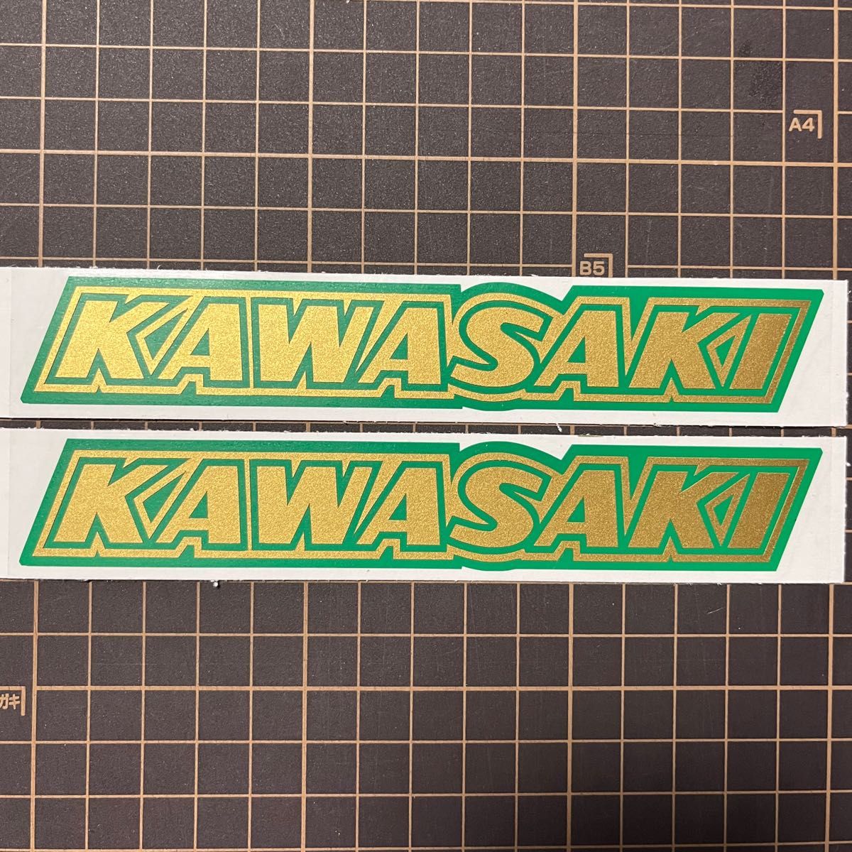 Kawasaki カワサキ　カッティングステッカー　旧車　重ね貼り【緑、金】２枚セット