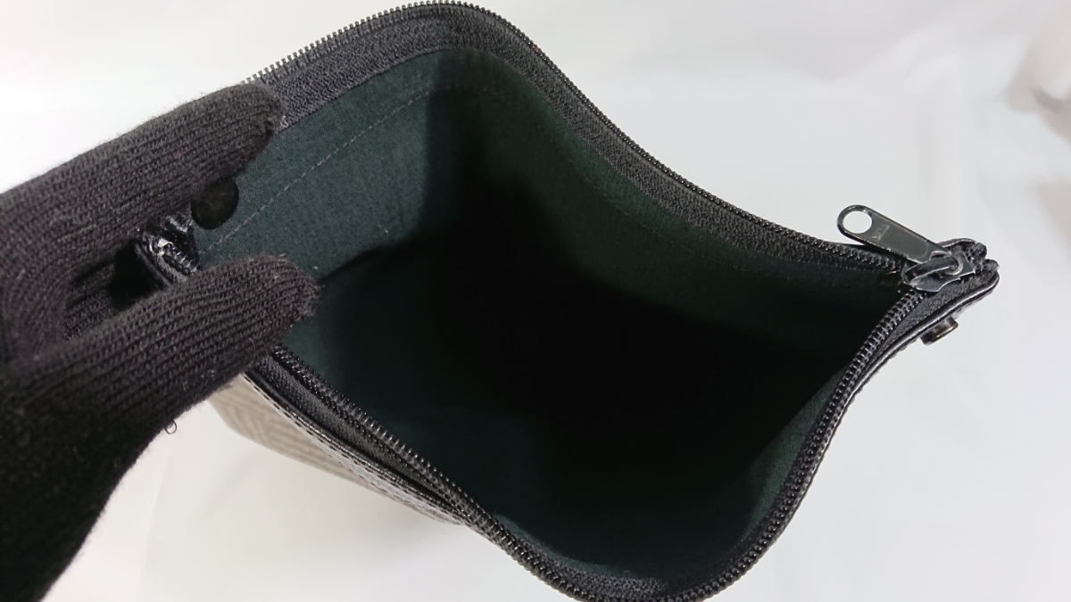 未使用訳ありエマニュエルウンガロ パリ製本物本革レザー鞄軽量ポーチ緑グリーンレディースビジネス仕事トラベル旅行