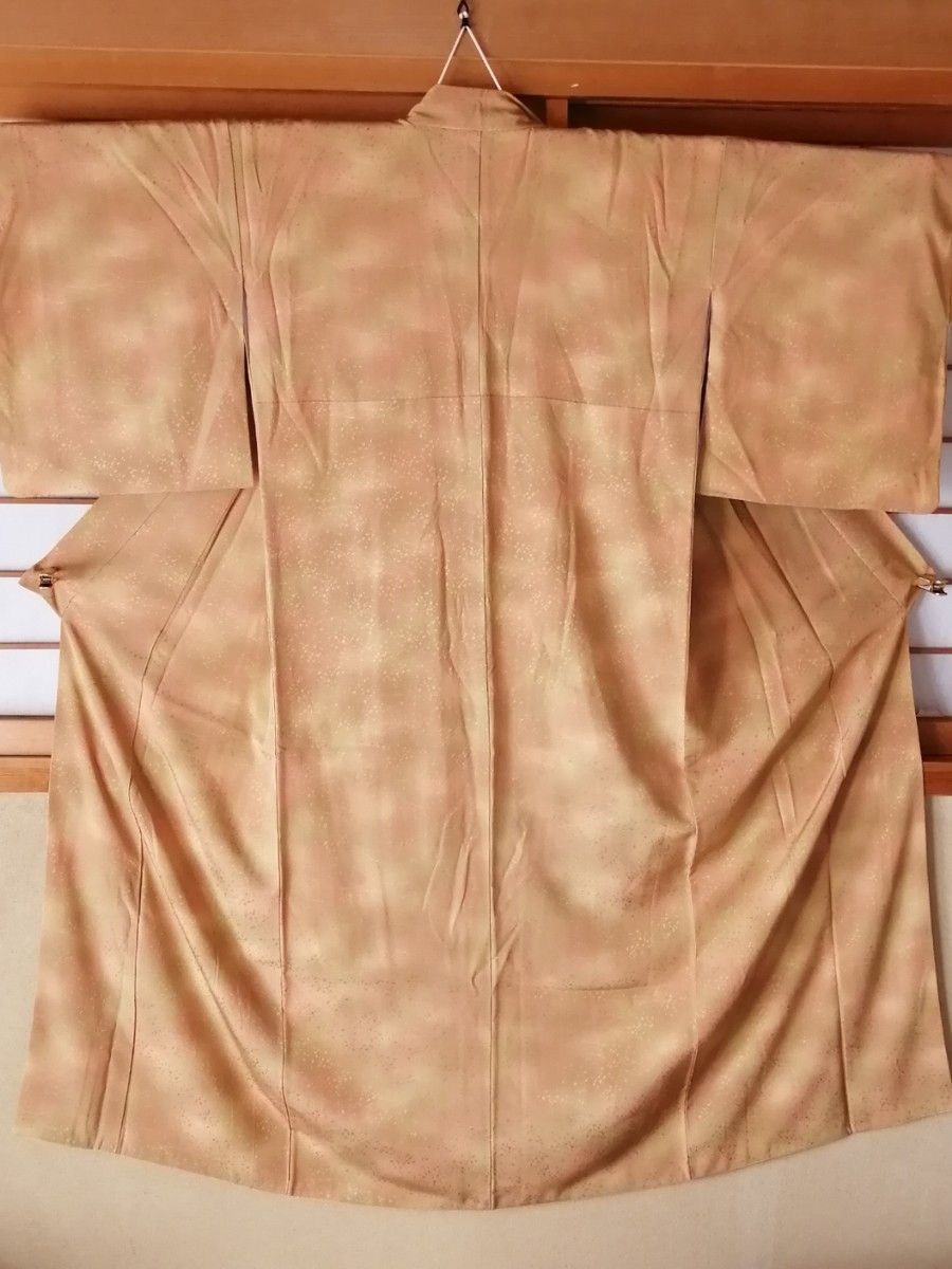 正絹 着物　地紋入り　黄金色グラデーション　裄65cm　バチ衿仕立て