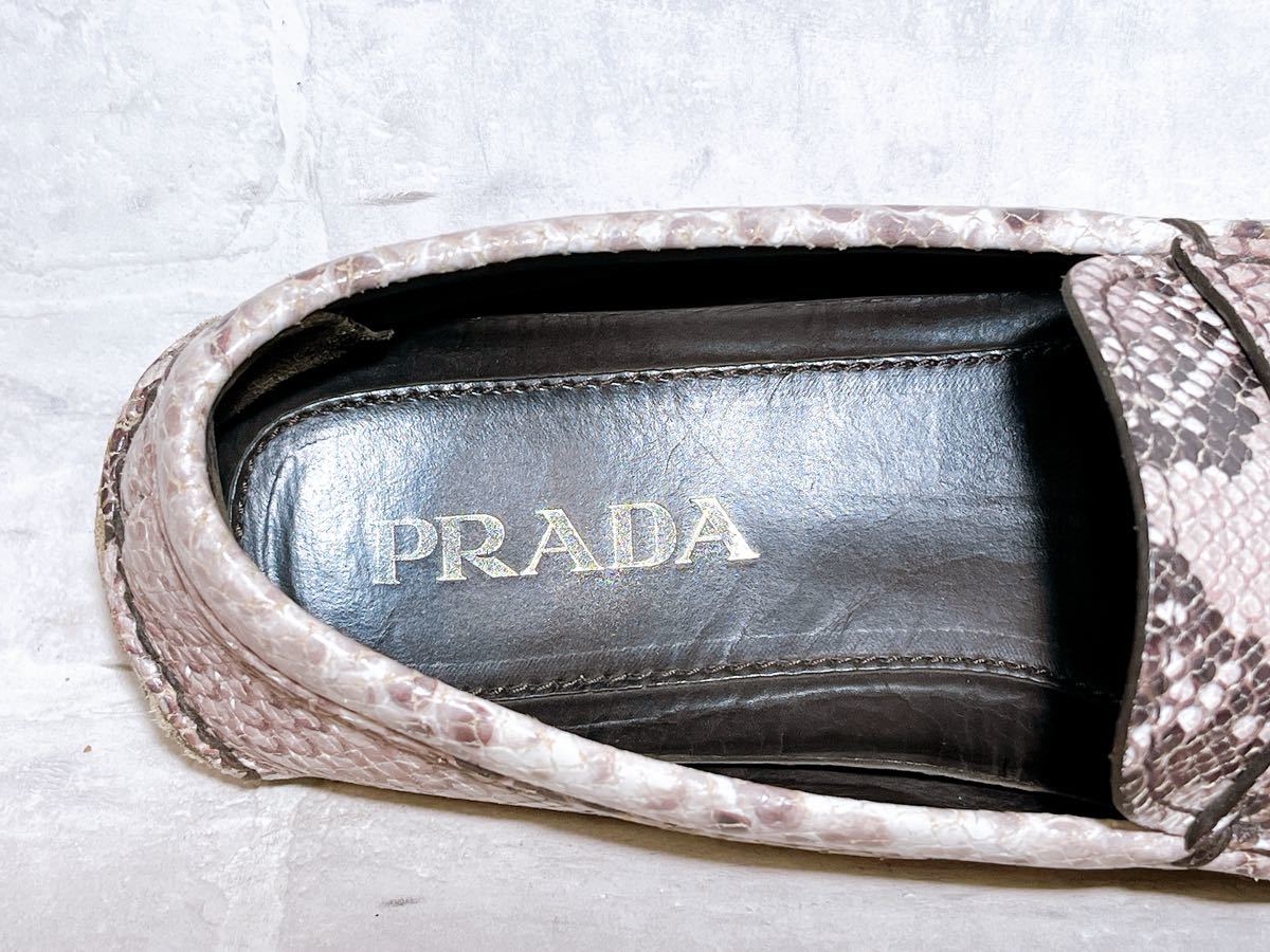 正規品【美品】PRADA プラダ 高級 パイソン型押し ドライビング 正規品【美品】PRADA プラダ 高級 パイソン型押し ドライビング
