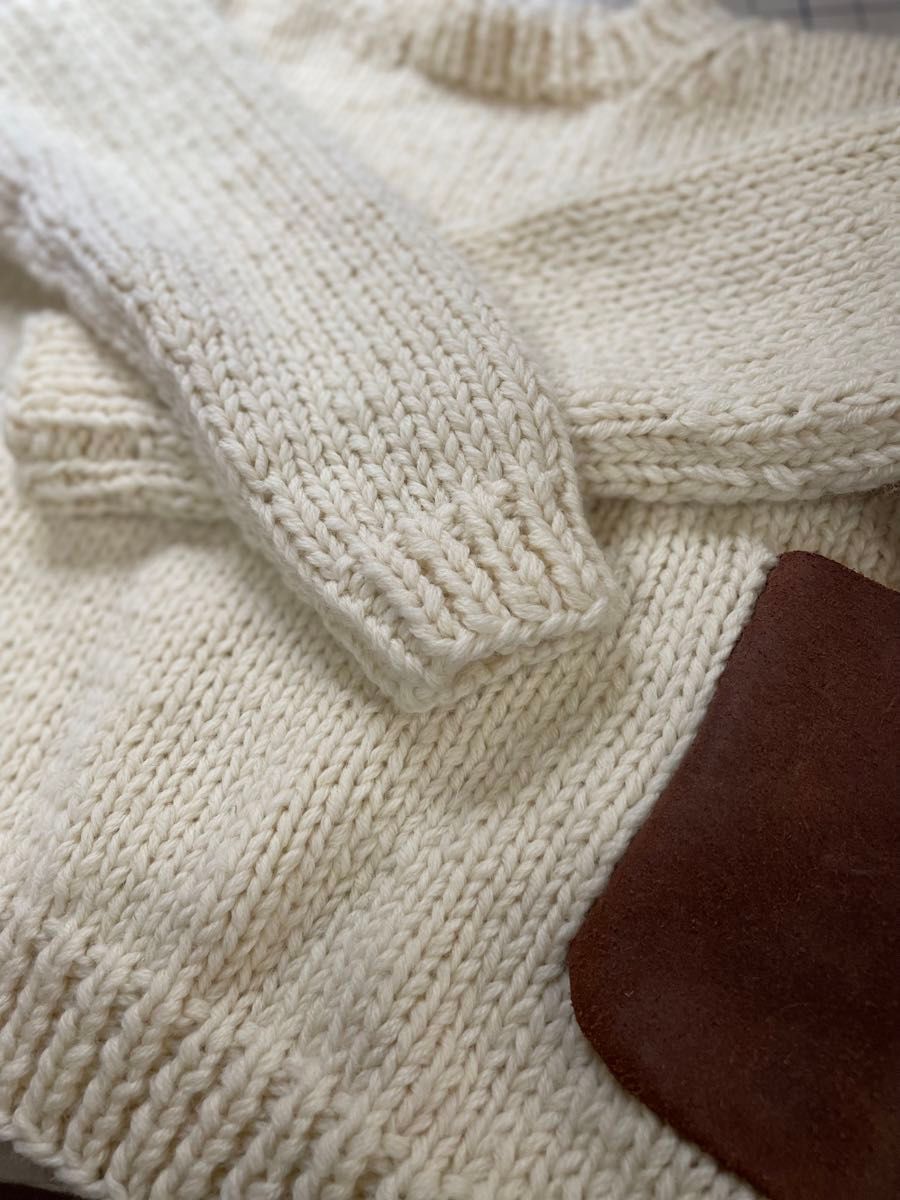 レザーポケット付き　ゆったり　セーター　ウール100％　国内手編み