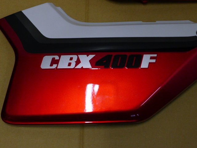 美品 CBX400F 2型赤白サイドカバー　cbx400f cbx400f2 売り切り_画像2
