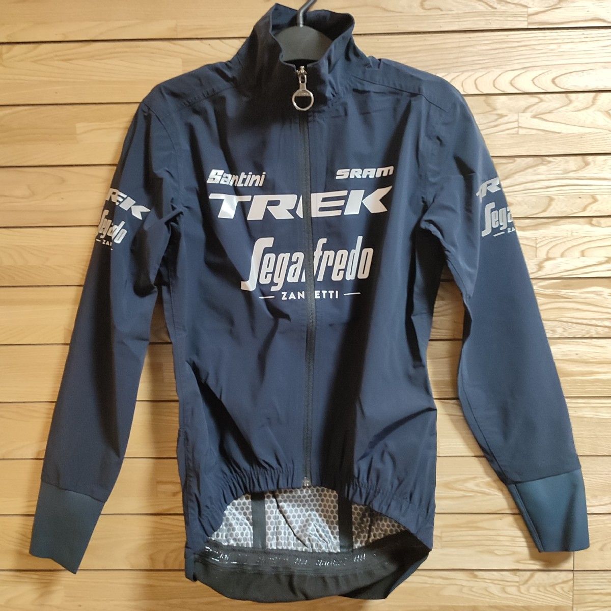 支給品　Trek Segafredo　防水・防風ジャケット　トレックセガフレード　レイン　Santini　サイクルジャージ　