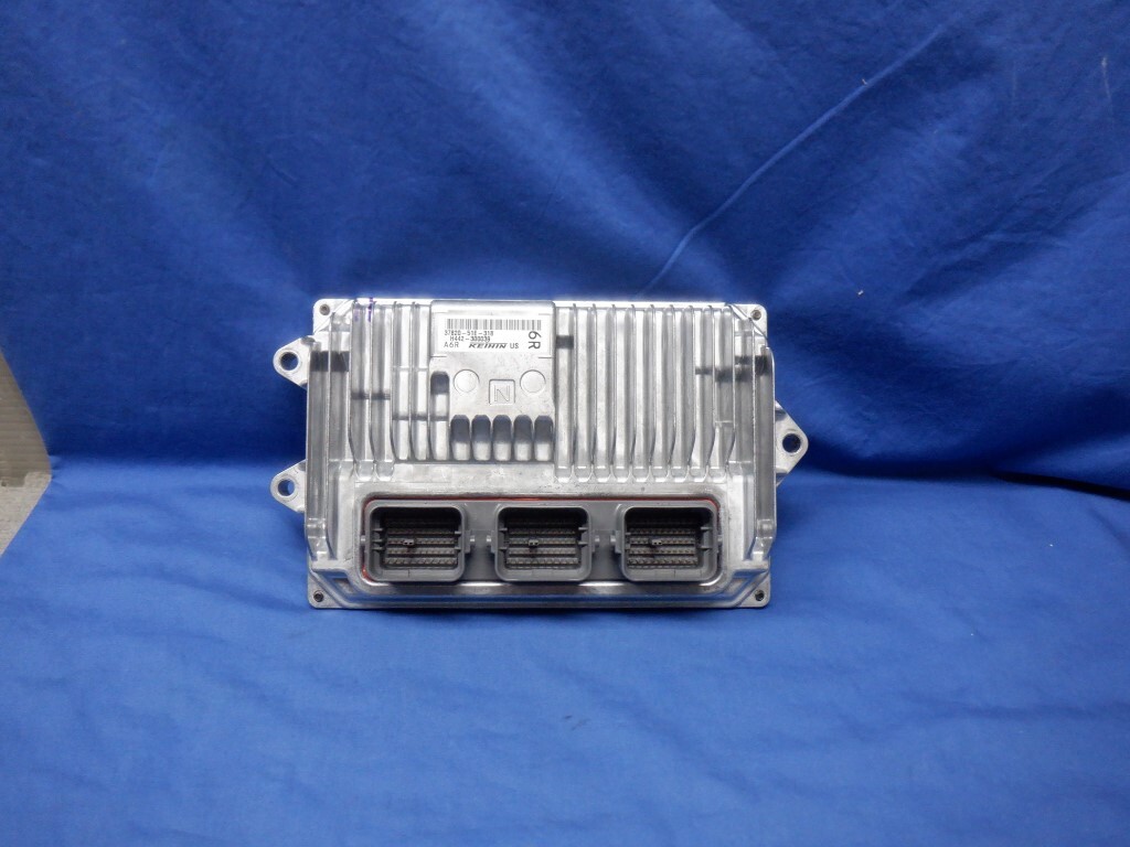 ヴェゼル　RU3　ECU　コンピューター　37820-51E-318　（Z9715）