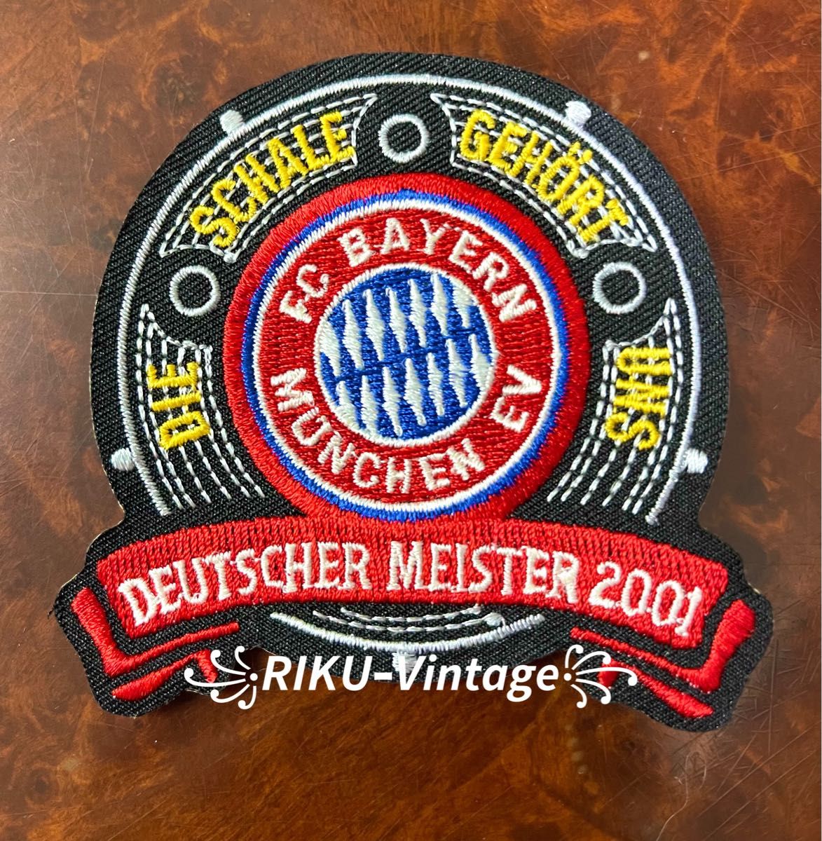 FCバイエルン・ミュンヘンオフィシャル★DEUTSCHER MEISTER 2001 エンブレムワッペン★新品