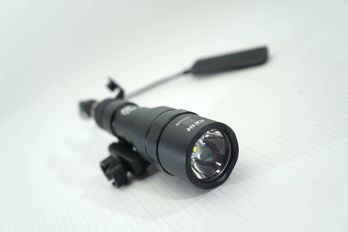 Surefire M300 KE1H 現行 500 Lumen ブラック スイッチ付属 (Trijicon Leupold PEQ PVS PSQ ATPIAL ptw トレポン LA5 peq15 wilcox)_画像5