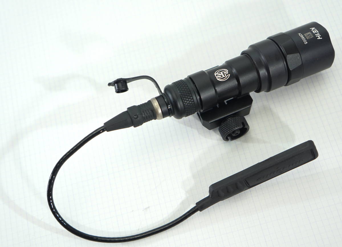 Surefire M300 KE1H 現行 500 Lumen ブラック スイッチ付属 (Trijicon Leupold PEQ PVS PSQ ATPIAL ptw トレポン LA5 peq15 wilcox)_画像7