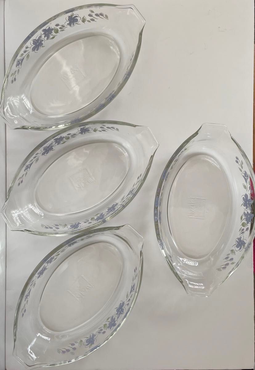美品【iwaki】岩城ガラス  耐熱ガラスグラタン皿 4枚セット花柄 アンティーク　未使用