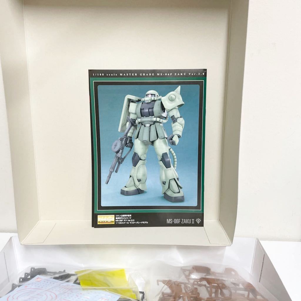 100/G1【未組立】1円～ MG ガルマ・ザビ専用ザクII プレミアムバンダイ限定_画像3