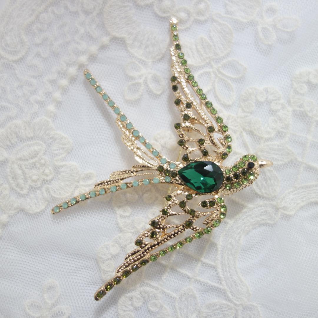 tsubame*...*. mint light blue opal color & emerald color shining stone delicate & gorgeous brooch 