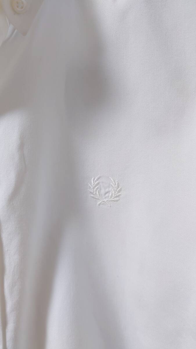 FRED PERRY フレッド・ペリー 白・ホワイトシャツ Mサイズ ボタンダウン_画像3