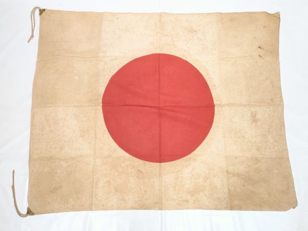 出征 日章 旗 70×86cm 日の丸 古 布 木綿★当時物 大日本 帝国 軍 道具 用品 戦争 時代 昭和 レトロ 資料 愛国心 骨董 雑貨【希少】410G_画像1