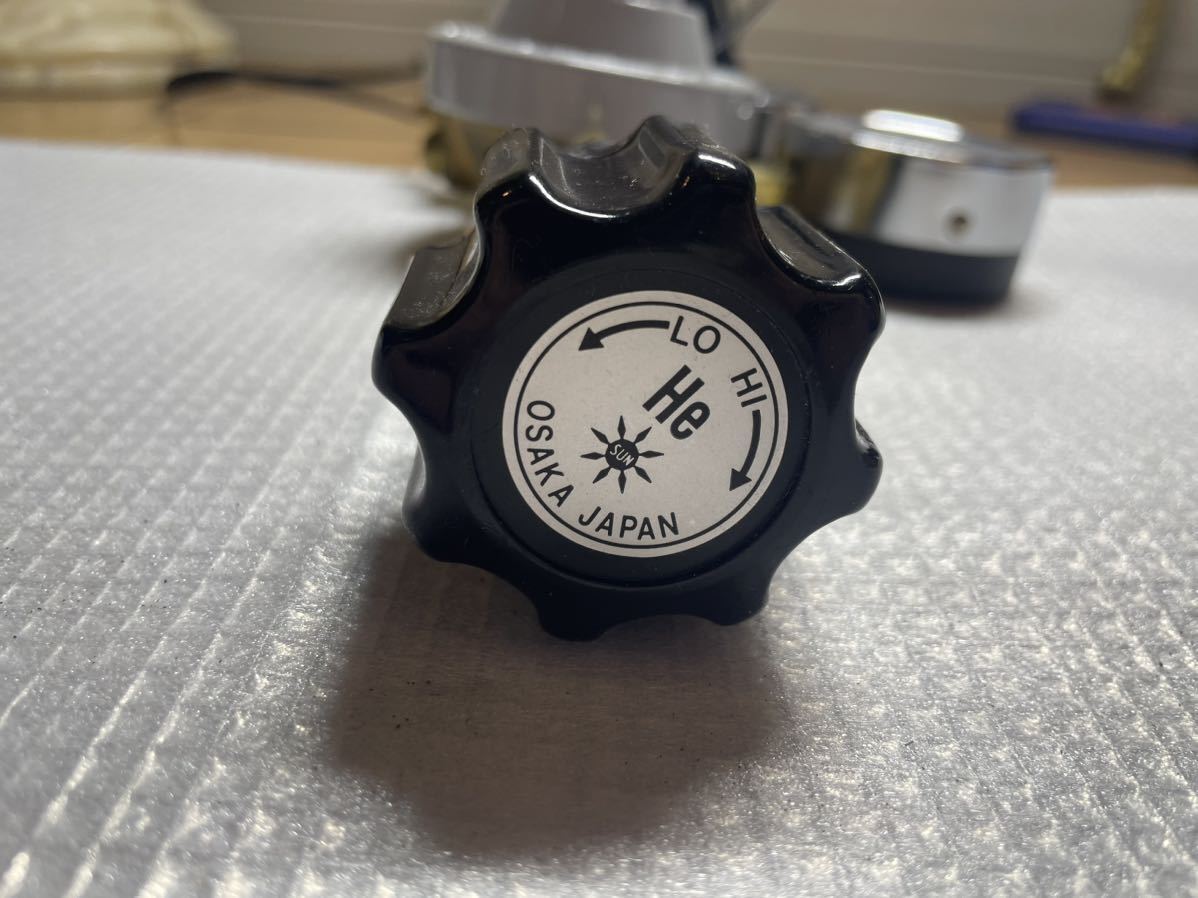  阪口製作所　製品型番R-12製品名　ヘリウム調整器ガス圧力調整器種類窒素 ヘリウム 特殊調整器 高圧圧力計(MPa)25 低圧圧力計(MPa)2.5