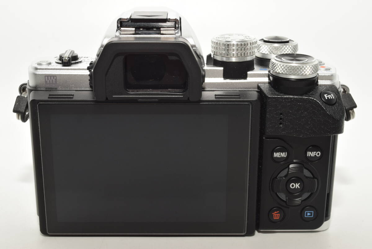 16932円 【1004ショットの特上品】 OLYMPUS ミラーレス一眼 OM-D 16932円 【1004ショットの特上品】 OLYMPUS ミラーレス一眼 OM-D