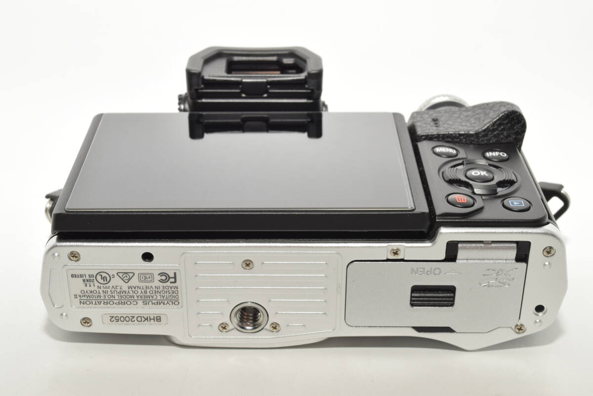 16932円 【1004ショットの特上品】 OLYMPUS ミラーレス一眼 OM-D 16932円 【1004ショットの特上品】 OLYMPUS ミラーレス一眼 OM-D