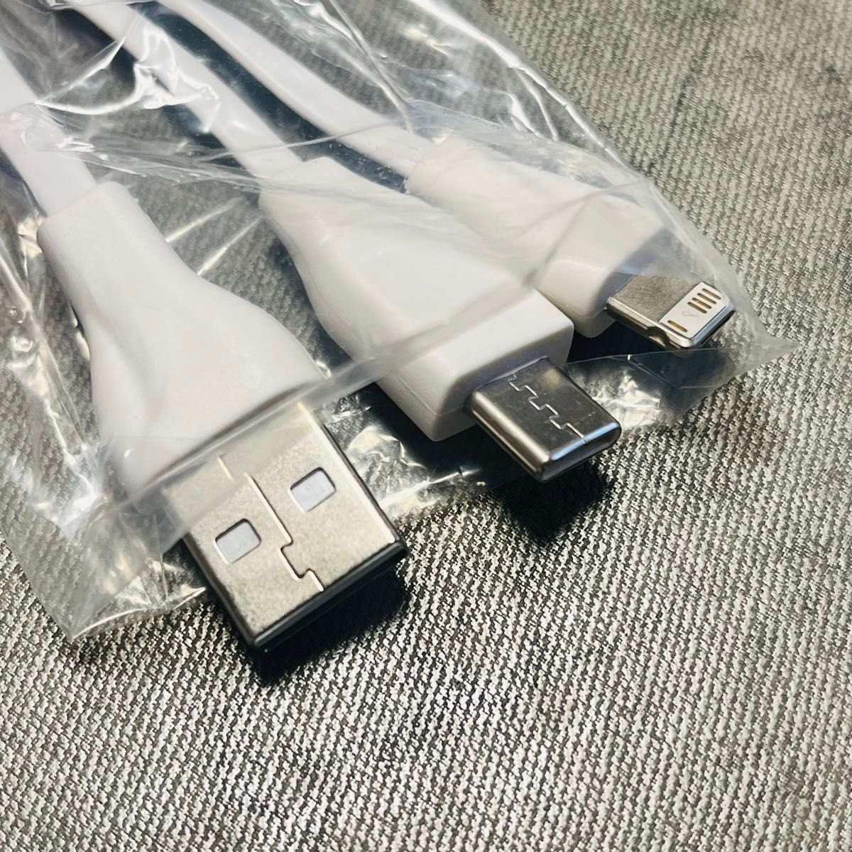 新品 ◎ マルチ USBケーブル　◎ 充電　アウトドア　キャンプ　ビジネス　スマホ　iPhone マイクロUSB type C