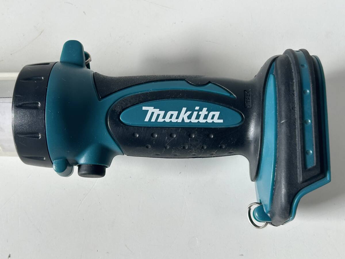 Hj254◆makita マキタ◆充電式ライト ML144 ワークライト 懐中電動 ハンディ 工具 本体のみ_画像3