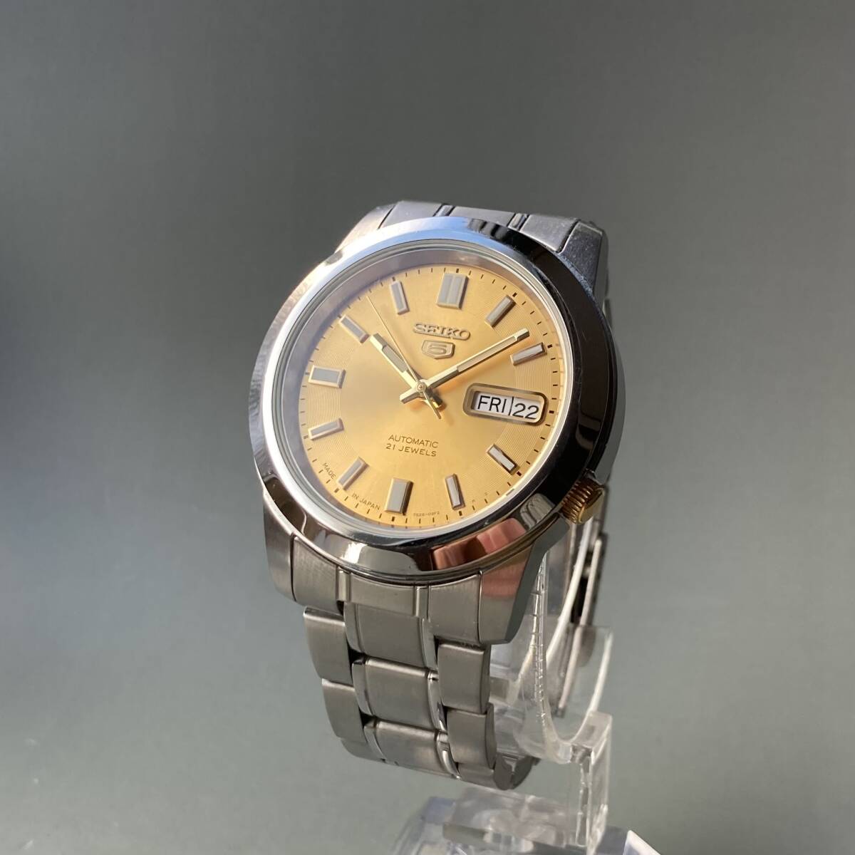 【美品・動作品】セイコー SEIKO 5 ファイブ 腕時計 自動巻き 男性 ケース径39㎜ メンズ ウォッチ デイデイト ラウンド型_画像2