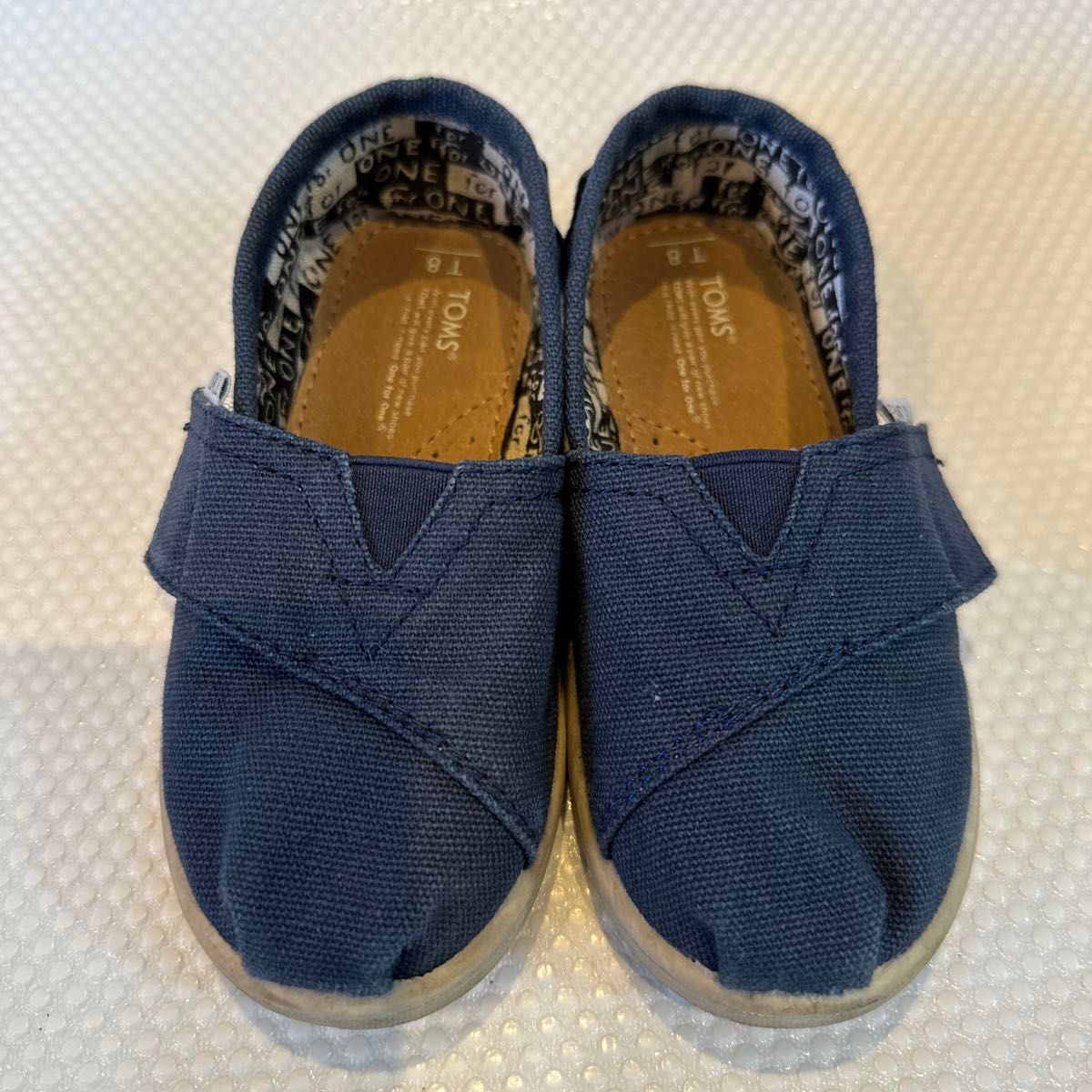 TOMS シューズ