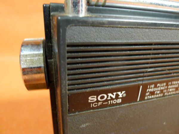 b172 ジャンク品 昭和レトロ SONY ICF-110B アンティーク ラジオ FM/SW(短波)/MW(中波・AM) 当時物 /60_画像5