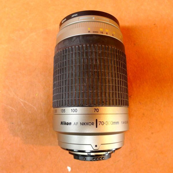 b302 Nikon AF NIKKOR 70-300mm 1:4-5.6 オートフォーカス サイズ:幅約6.2cm 高さ約13cm/60の画像4