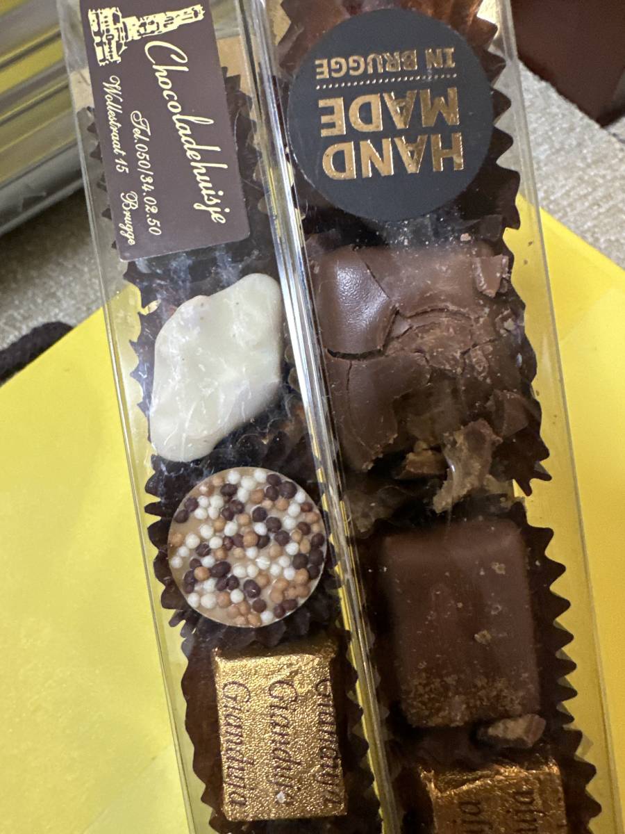 ベルギー購入★ブルージュ★ chocoladehuisje チョコレートハウス★7個　mixチョコレート_画像2