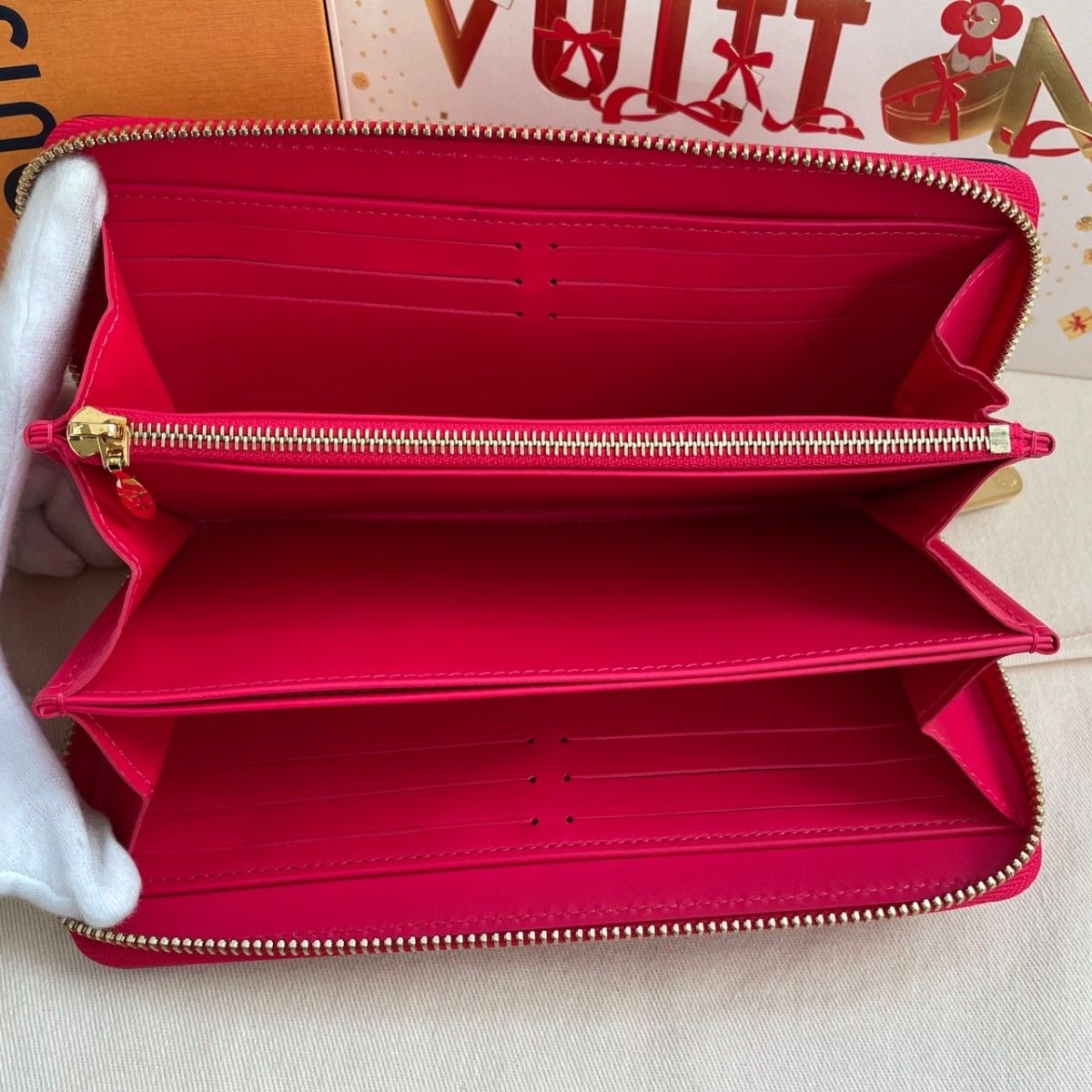 【ほぼ新品】ルイヴィトン モノグラム ヴェルニ ジッピー ホットピンク 長財布 LOUIS VUITTON 【ほぼ新品】ルイヴィトン モノグラム ヴェルニ ジッピー ホットピンク 長財布 LOUIS VUITTON