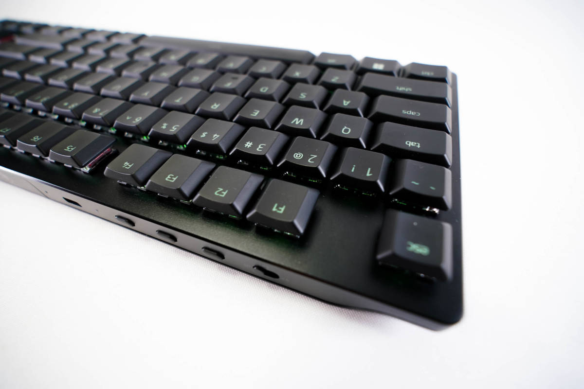 【美品】RAZER DEATHSTALKER V2 PRO TENKEYLESS 赤軸(リニア) US配列_画像6