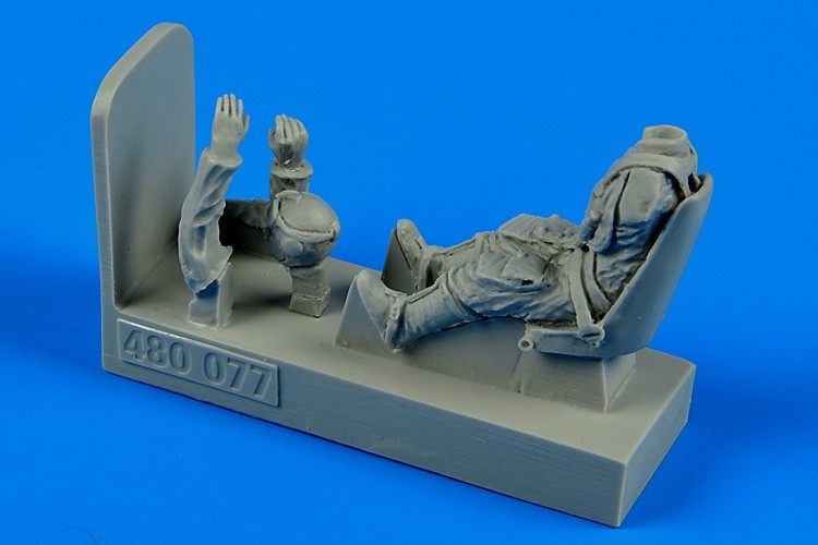 エアロボーナス 480077 1/48 German WWII Luftwaffe Pilot with seat for Bf 109E(汎用)_画像1