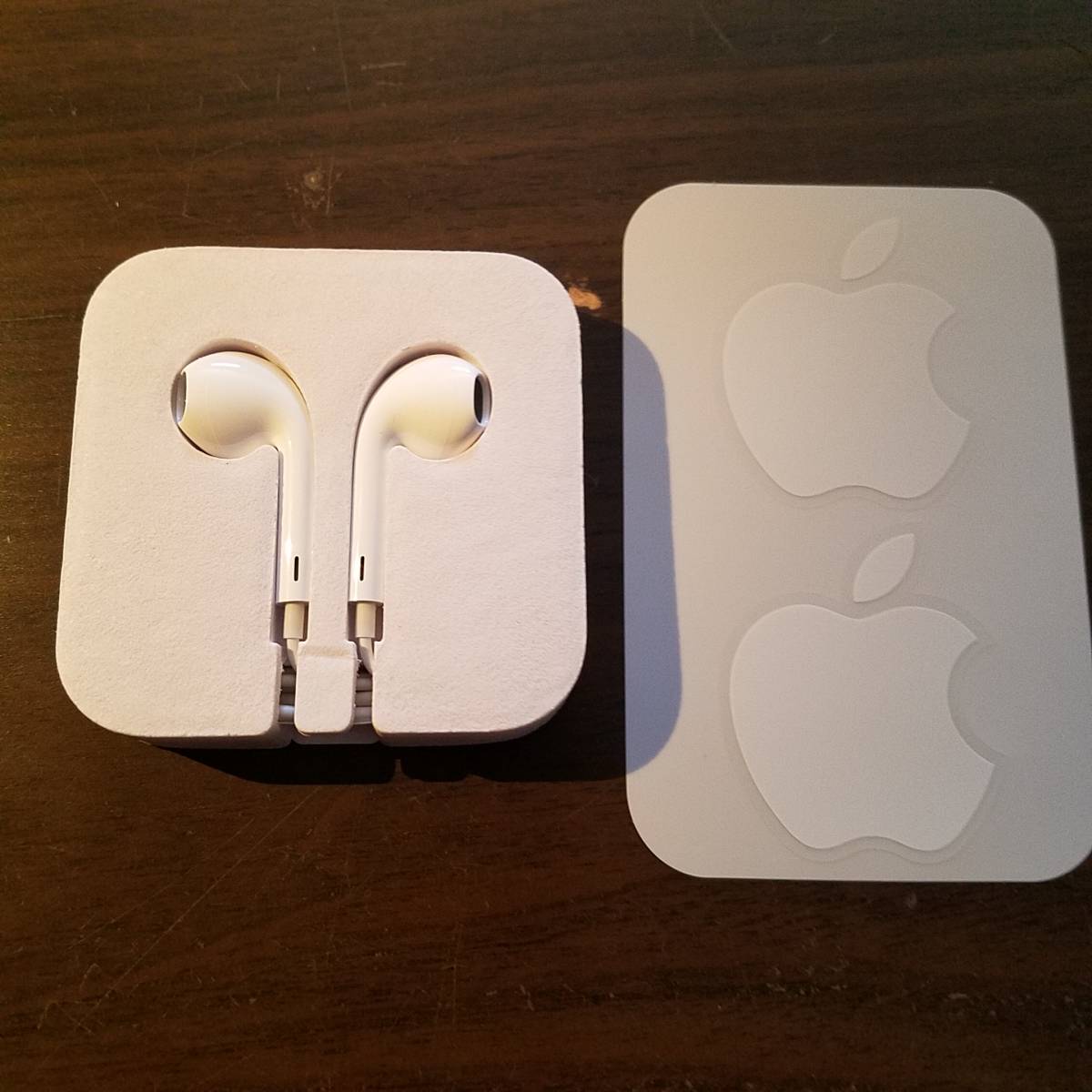 新品 未使用品 Apple純正 iPod touchアップル アイポッド タッチ 付属品 有線 (3.5mm) イヤホン ジャック カナル式 ステッカー付き_画像1
