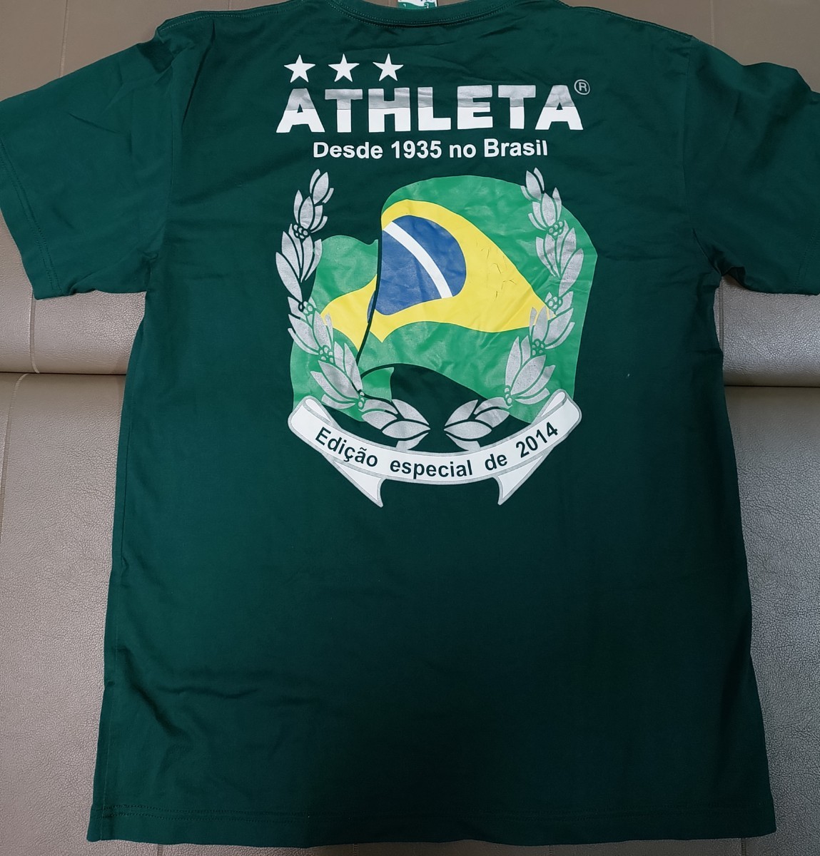 ATHLETA製デザインTシャツ_画像2