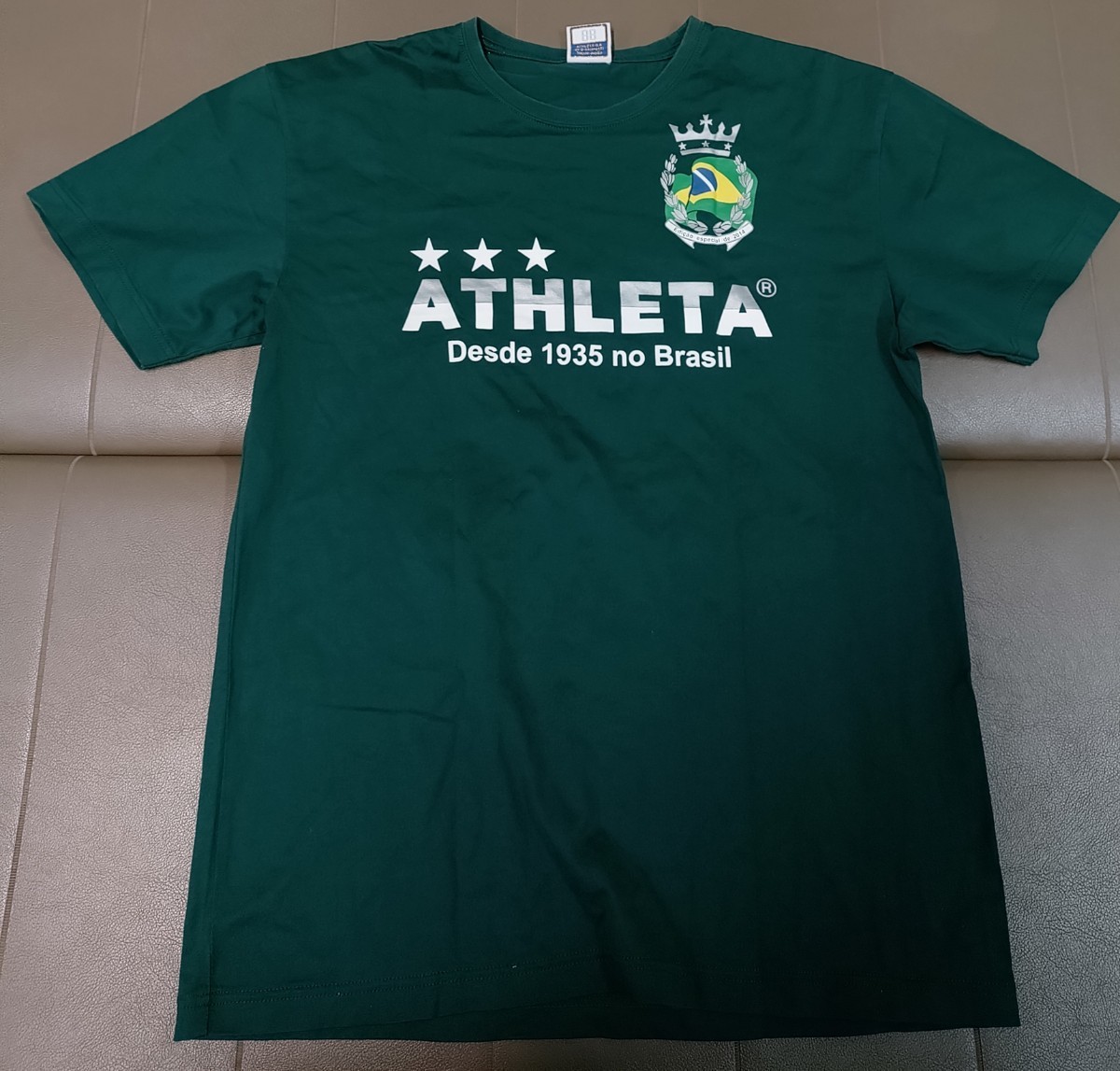 ATHLETA製デザインTシャツ_画像1