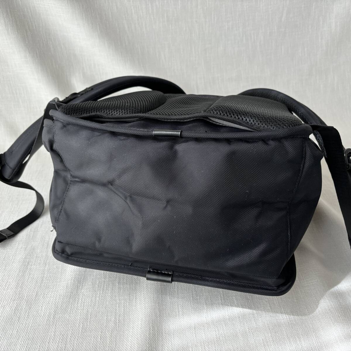 ■1円〜 ＜美品!!＞■TUMI トゥミ ALPHA 3 Compact Laptop Brief Pack リュック バックパック A4/PC収納 通勤 仕事 ブラック 黒 2603173D3 _画像4