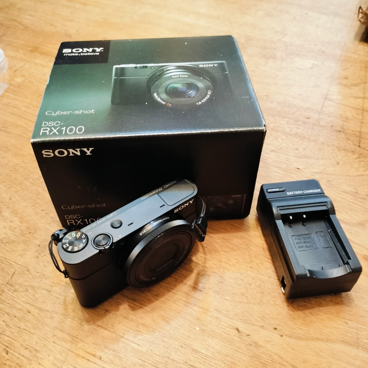 ○SONY Cyber Shot RX DSC-RX100と○おまけ付き デジタルカメラ ○SONY Cyber Shot RX DSC-RX100と○おまけ付き デジタルカメラ