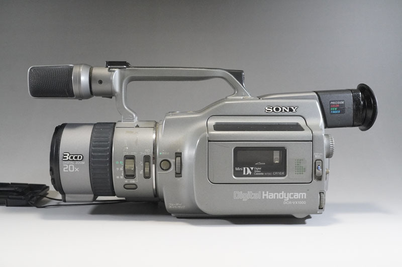 1円~【260】SONY／ソニー　Digital Handycam　DCR-VX1000　／LENDS　OPTICAL　10×ZOOM/AF　f=5.9～59mm　1:1.6_画像2