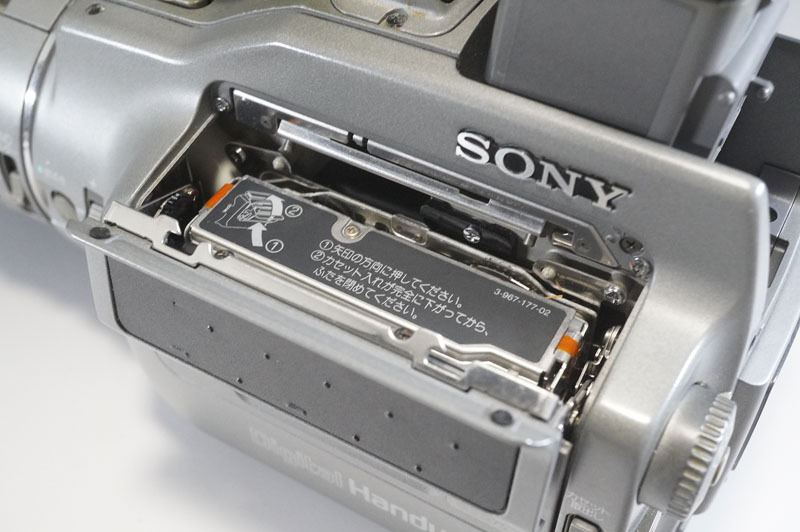 1円~【260】SONY／ソニー　Digital Handycam　DCR-VX1000　／LENDS　OPTICAL　10×ZOOM/AF　f=5.9～59mm　1:1.6_画像10