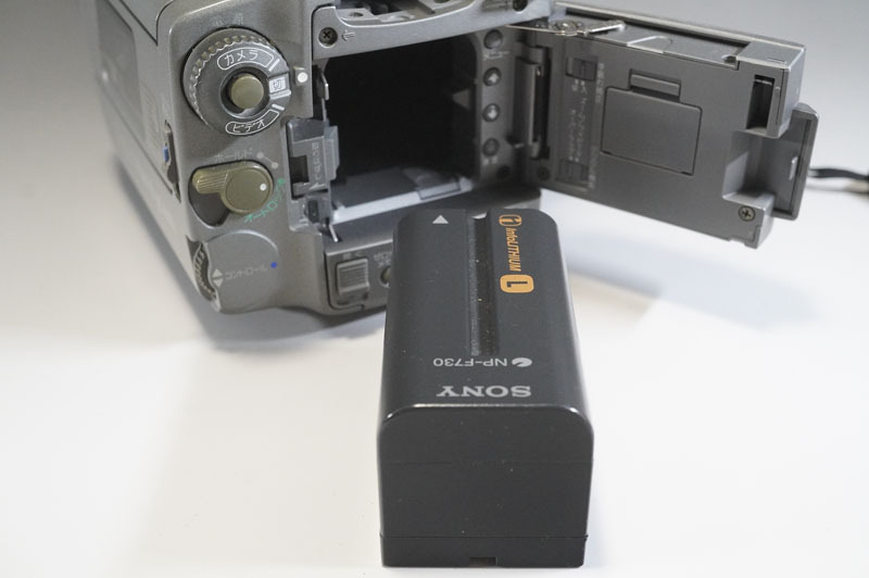 1円~【260】SONY／ソニー　Digital Handycam　DCR-VX1000　／LENDS　OPTICAL　10×ZOOM/AF　f=5.9～59mm　1:1.6_画像9