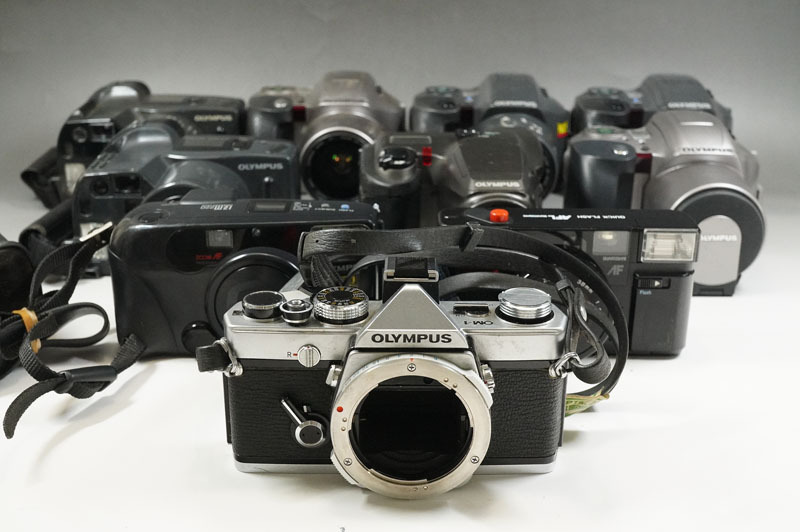 1円~【298】OLYMPUS／オリンパス　カメラ10台　まとめ売り　一眼レフカメラ　オートフォーカス　マニュアルフォーカス　動作未確認_画像1