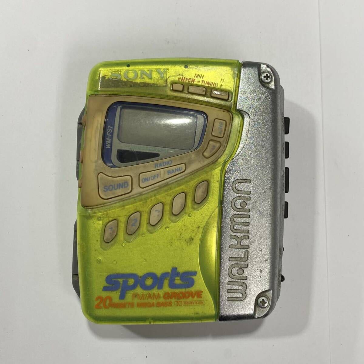 TR11 現状品 SONY WM-FS1 WALKMAN ポータブルラジオカセットプレーヤー カセットウォークマン Sports ソニー_画像1