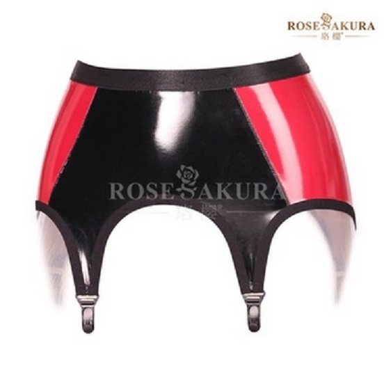 送料無料・新作　ROSESAKURA・8381　BLACK・RED　PUエナメル光沢クラシック/レトロデザイン4バックル　ガーターベルト _画像2
