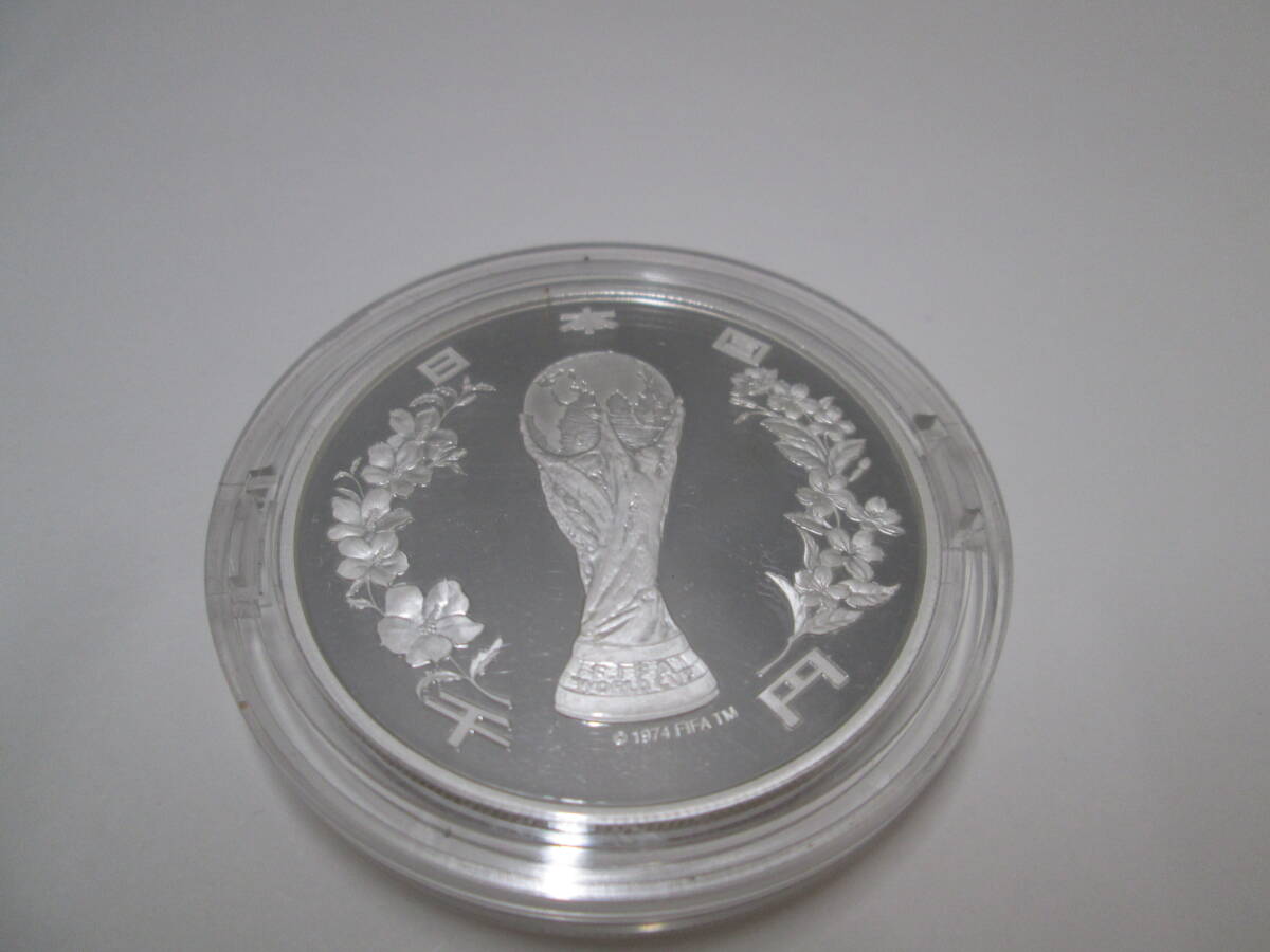 【2379】FIFA　WORLD　CUP KOREA JAPAN ワールドカップ記念　千円銀貨　1,000円_画像2