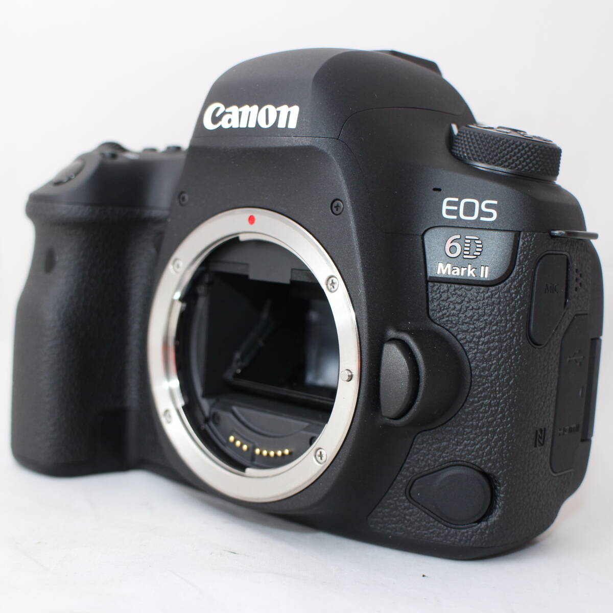 ☆新品級・ショット数801☆ Canon デジタル一眼レフカメラ EOS 6D Mark II ボディー EOS6DMK2 キヤノン #1928_画像2