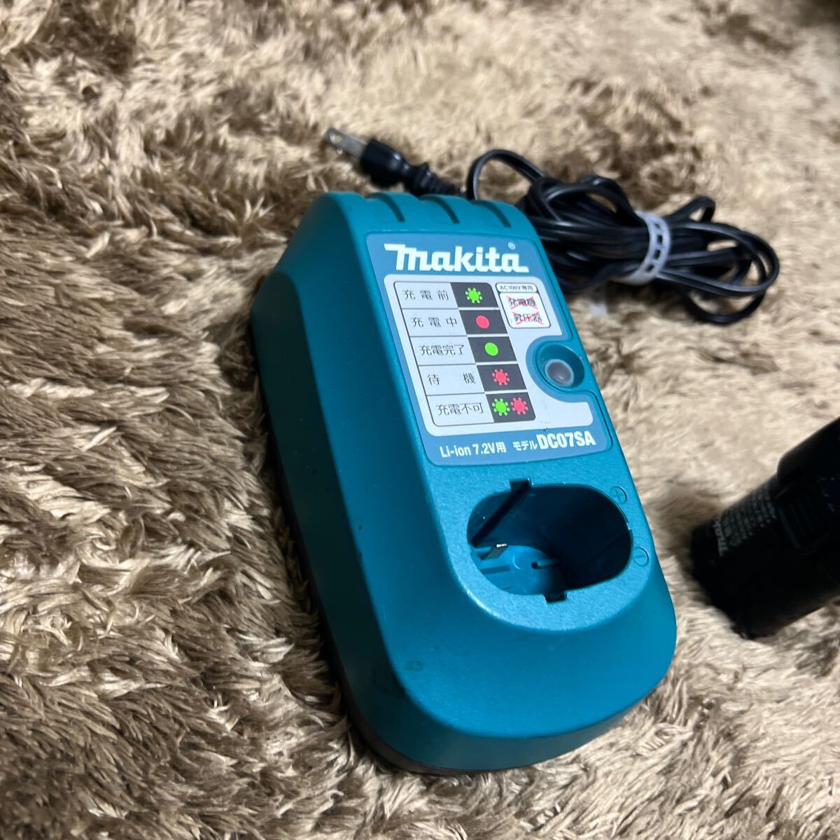 makita マキタ 充電式ペンインパクトドライバーTD021D 7.2V 訳あり 充電器 バッテリー2個セット_画像8