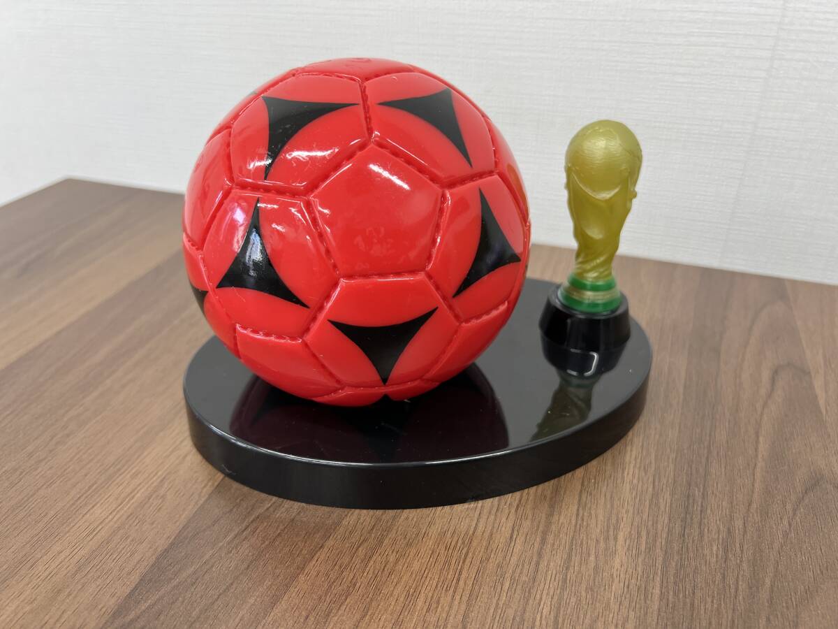 【新品・未使用】コカコーラ 非売品 2002 FIFA ワールドカップ 韓国 日本 置き時計 サッカーボール型クロック 当選品の画像2