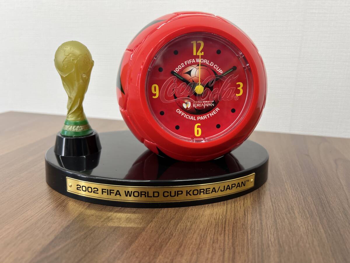 【新品・未使用】コカコーラ 非売品 2002 FIFA ワールドカップ 韓国 日本 置き時計 サッカーボール型クロック 当選品の画像1