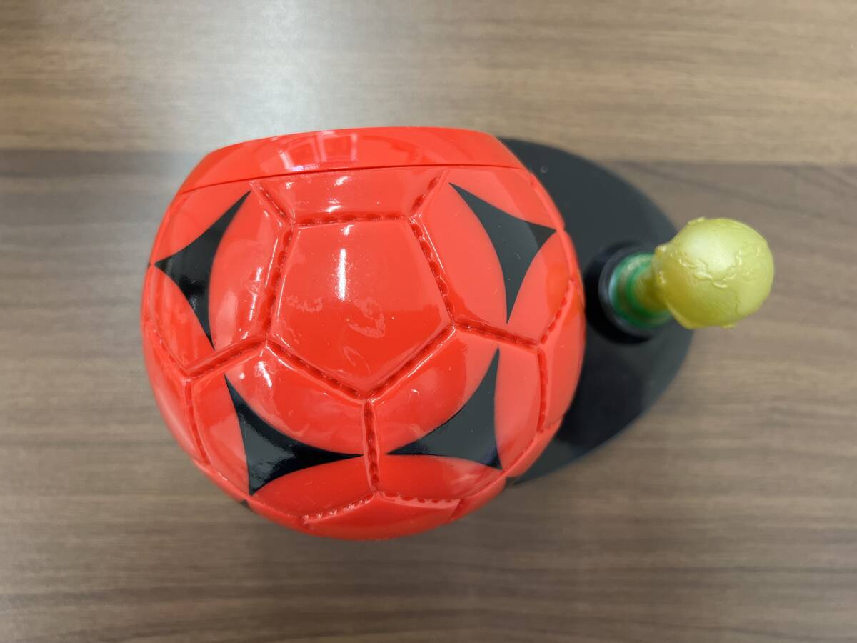 【新品・未使用】コカコーラ 非売品 2002 FIFA ワールドカップ 韓国 日本 置き時計 サッカーボール型クロック 当選品の画像3