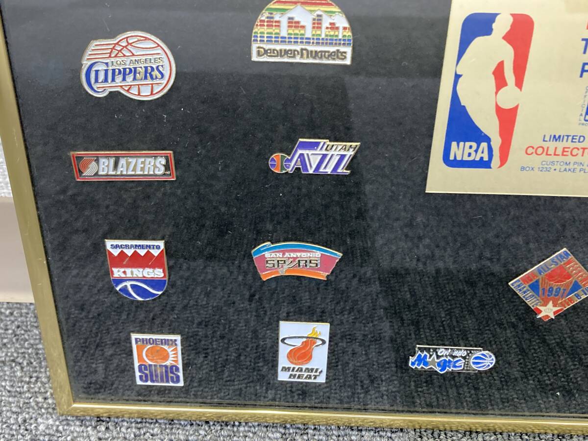 ◇NBA ピンバッチ NBA TEAM PINS COLLECTORS SET レイカーズ /セルティックス 額入り バスケットボールの画像3